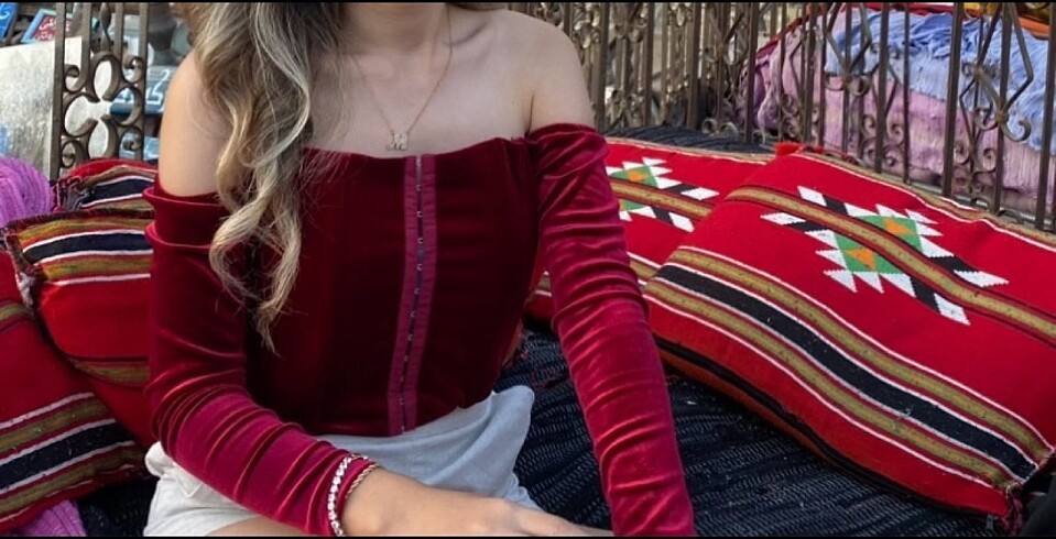 Zara Crop kadife bluz kayık yaka 