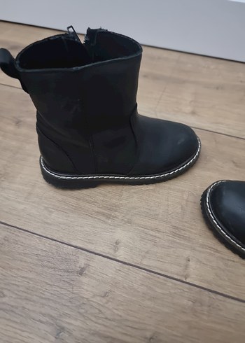 Zara Kız Çocuk Siyah Deri Tokalı Bot
