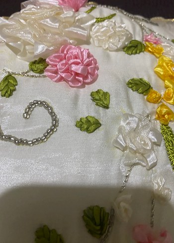 Nakışlı Kalp Şekilli Beyaz Yastık el işi kurdela - Görsel 4