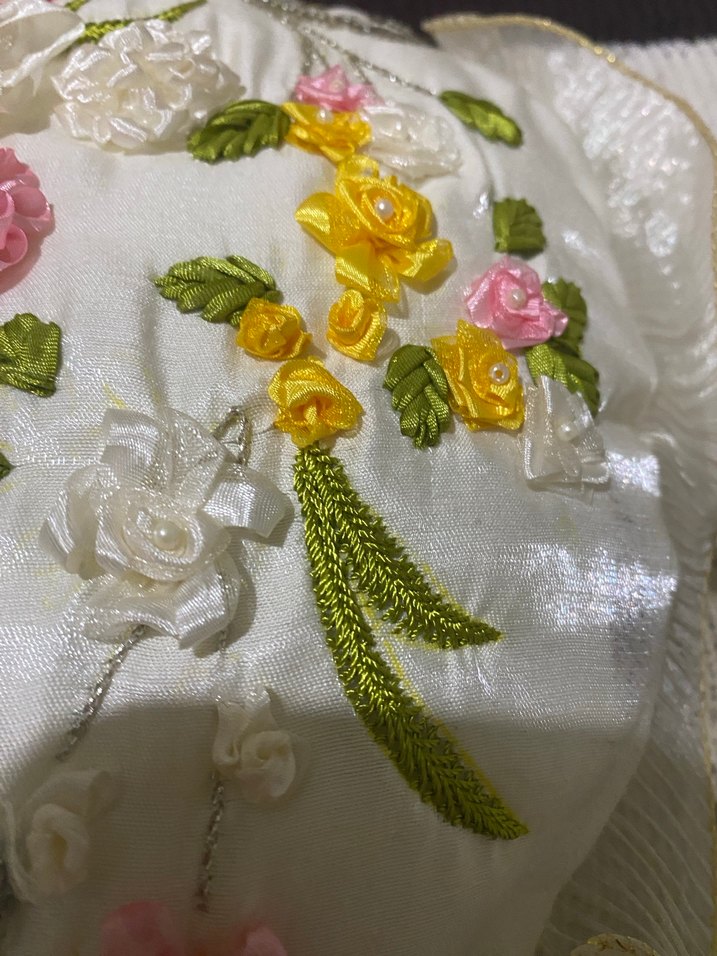 Nakışlı Kalp Şekilli Beyaz Yastık el işi kurdela - Görsel 3