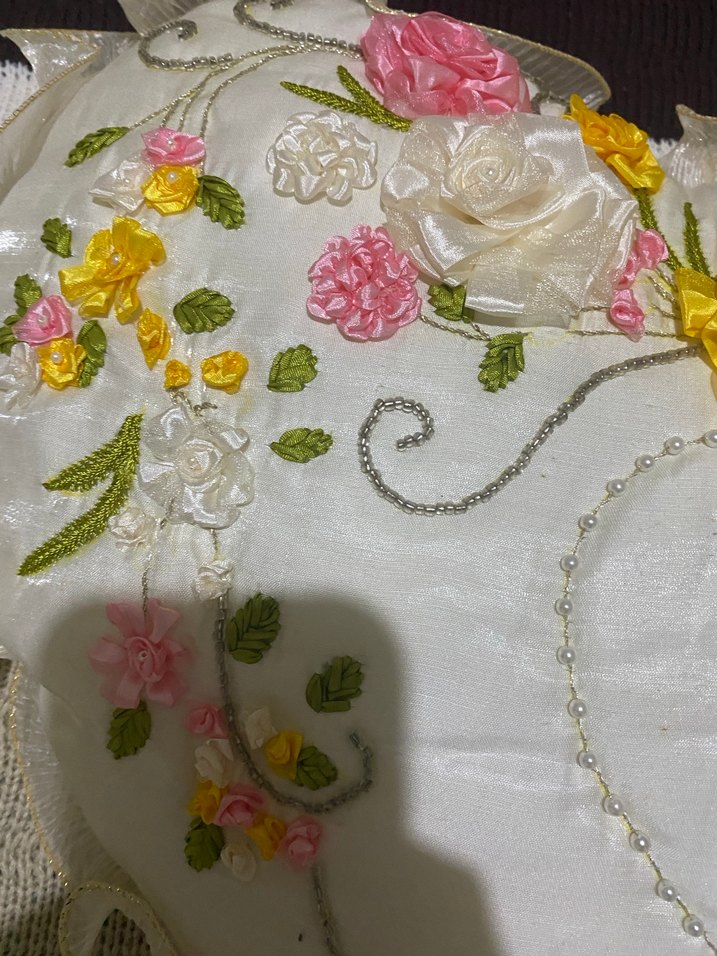 Nakışlı Kalp Şekilli Beyaz Yastık el işi kurdela - Görsel 2