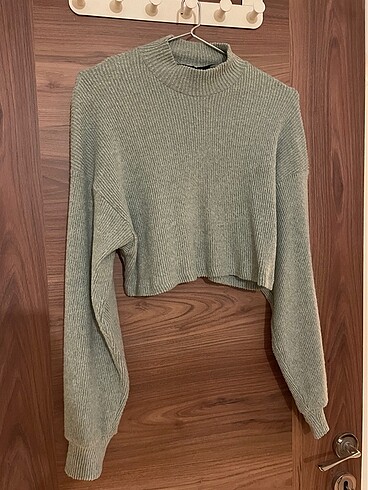 Bershka Crop Kazak