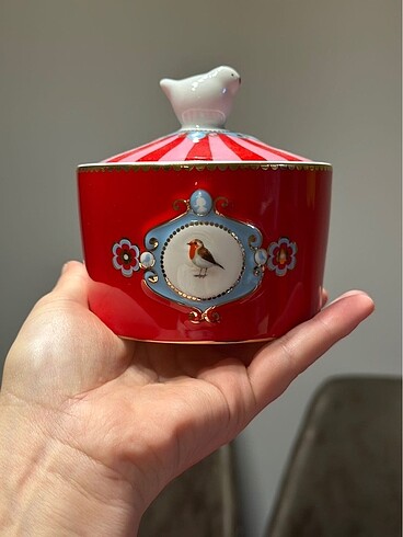 Royal kırmızı şekerlik