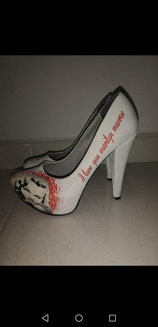 Marilyn Monroe topuklu ayakkabı