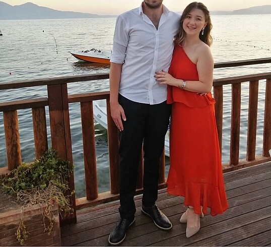 Mango Tek omuzlu şifon elbise
