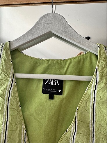 Zara Yeşil çizgili kırışık kumaş yelek