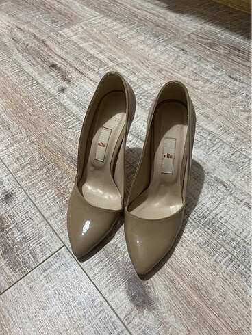 Elle Krem Stiletto