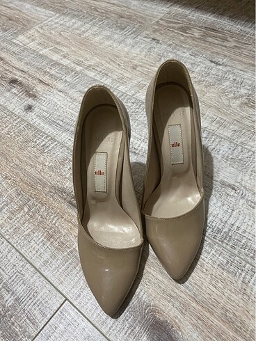 38 Beden Krem Stiletto