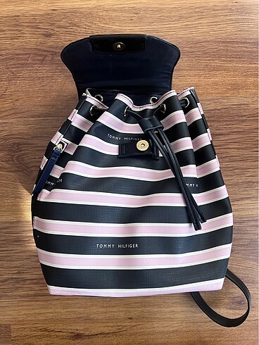 Tommy hilfiger sırt çantası