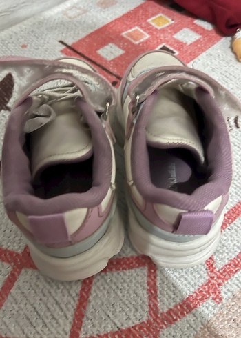 Kız Çocuk Pembe Bağcıklı ve Cırt Cırtlı Spor Ayakkabı - Görsel 4