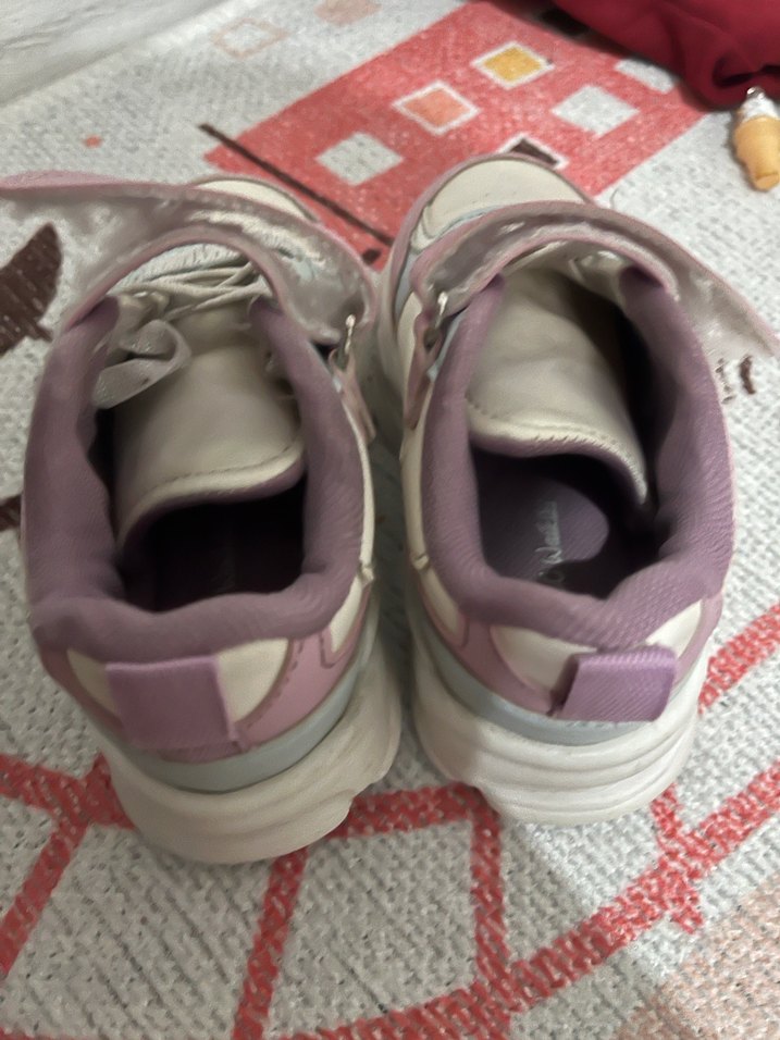 Kız Çocuk Pembe Bağcıklı ve Cırt Cırtlı Spor Ayakkabı - Görsel 4