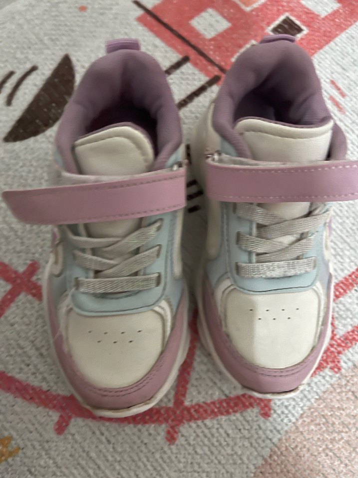 Kız Çocuk Pembe Bağcıklı ve Cırt Cırtlı Spor Ayakkabı - Görsel 2