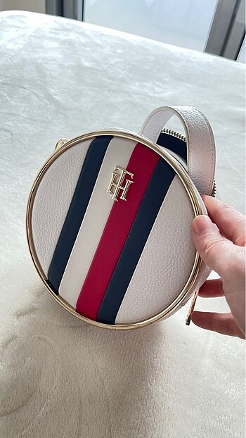 Tommy Hilfıger yan askılı çanta