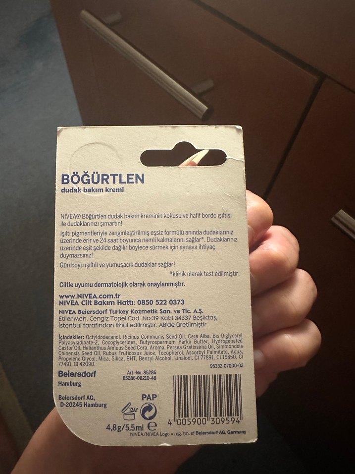 NIVEA Böğürtlen Parlaklık Dudak Bakım Kremi - Görsel 4