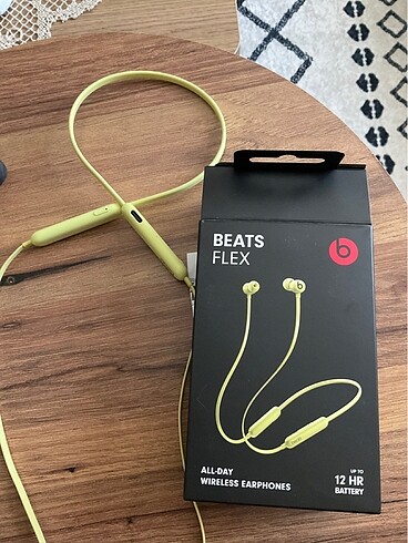 Beats flex yeşil kulaklık