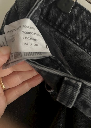 Siyah Bol Kesim Mavi Marka Kot Pantolon - Görsel 3