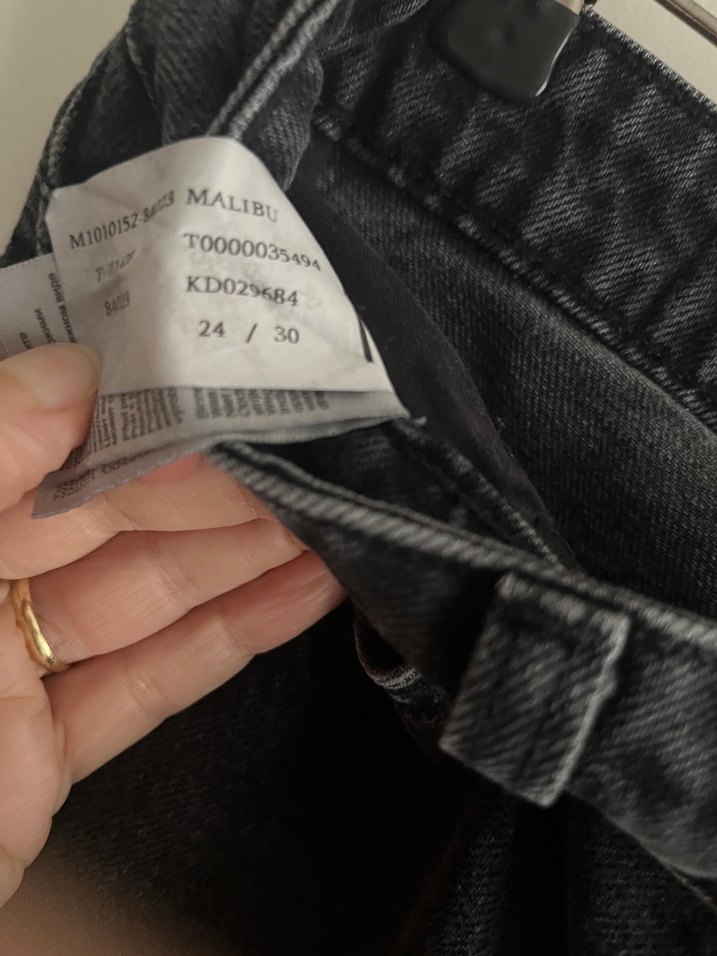 Siyah Bol Kesim Mavi Marka Kot Pantolon - Görsel 3