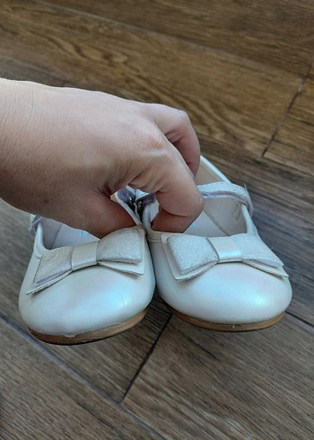 Beyaz Fiyonk Detaylı Kız Babet - Görsel 2