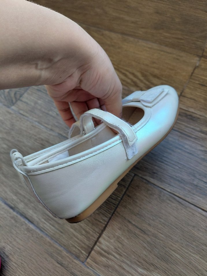 Beyaz Fiyonk Detaylı Kız Babet - Görsel 3