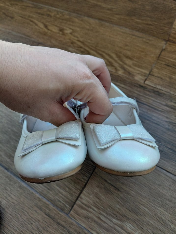 Beyaz Fiyonk Detaylı Kız Babet - Görsel 2