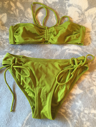 Yeşil bikini 