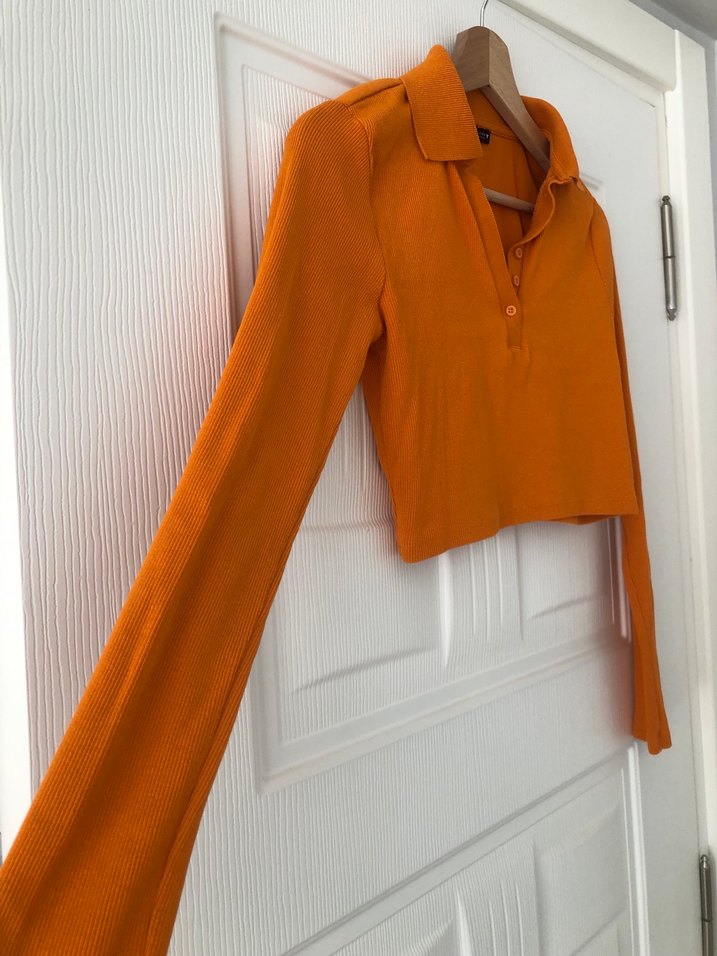 Zara Turuncu Polo Yaka Crop Bluz  Şıklık ve Rahatlık Bir Arada — görsel 4/9