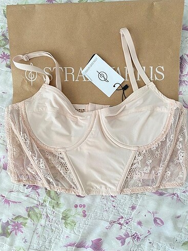Stradivarius büstiyer