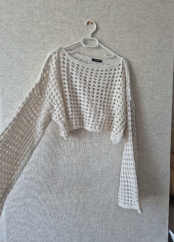 Delikli crop triko