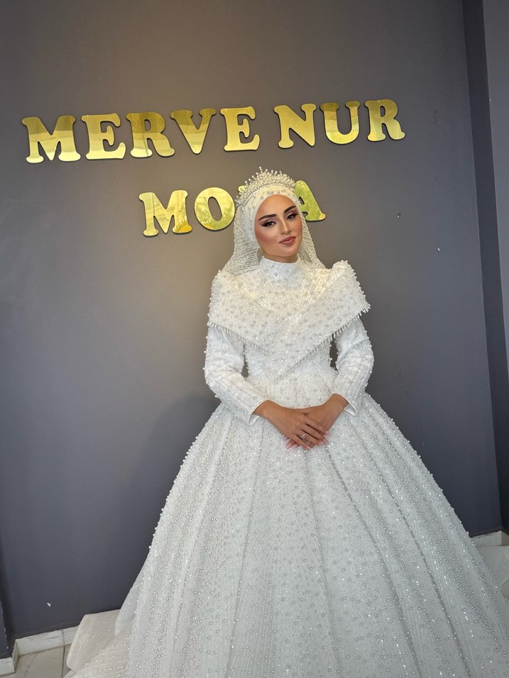 İşlemeli Beyaz Uzun Kollu Tesettür Gelinlik - Görsel 2