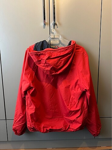 m Beden kırmızı Renk Pull and bear kırmızı yağmurluk
