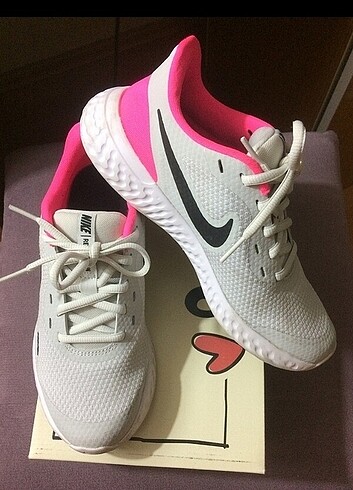36 Beden Nike spor ayakkabı