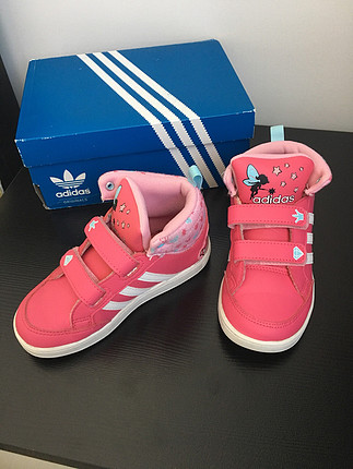 Adidas kız çocuk spor bu fiyata kaçmaz 
