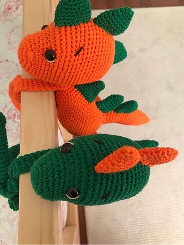 Beden Amigurumi dinazor