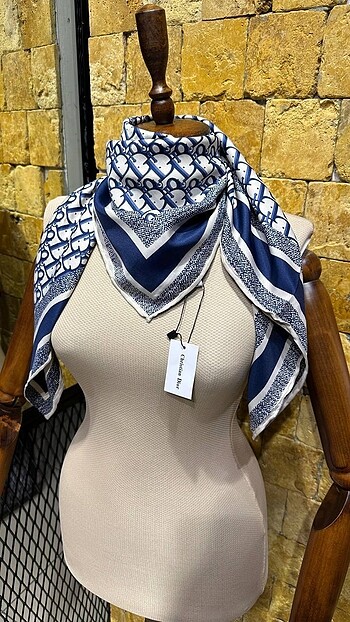 Dior ithal eşarp