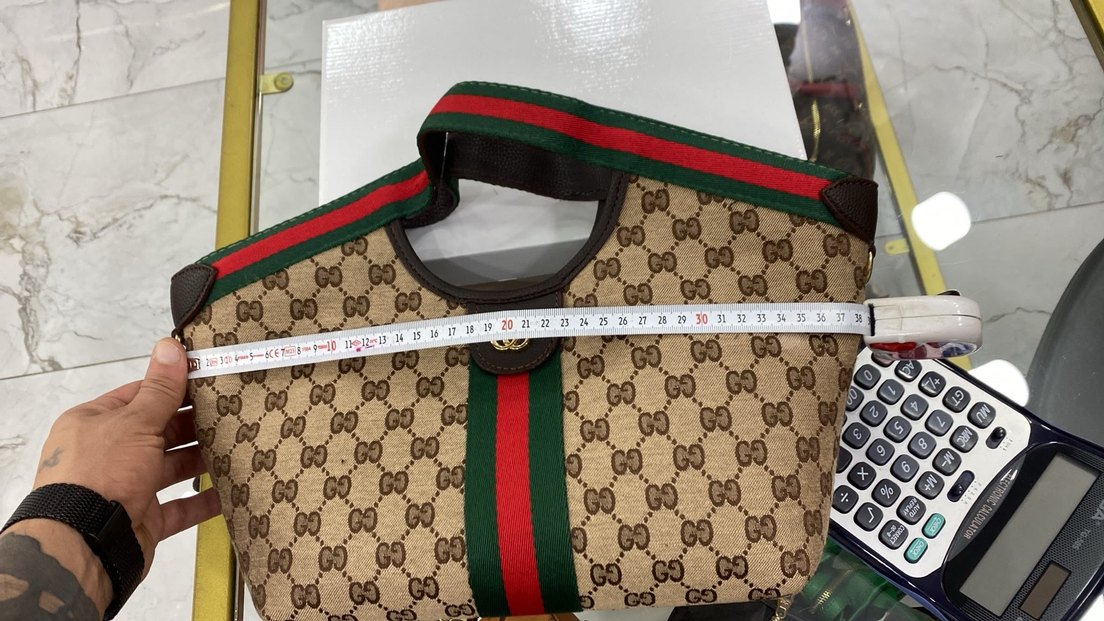 Gucci Monogramlı Şık El Çantası — görsel 2/5