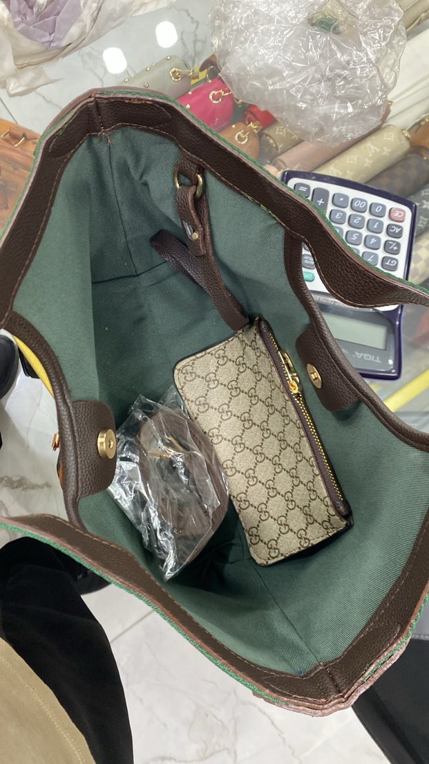 Gucci Monogramlı Şık El Çantası — görsel 4/5
