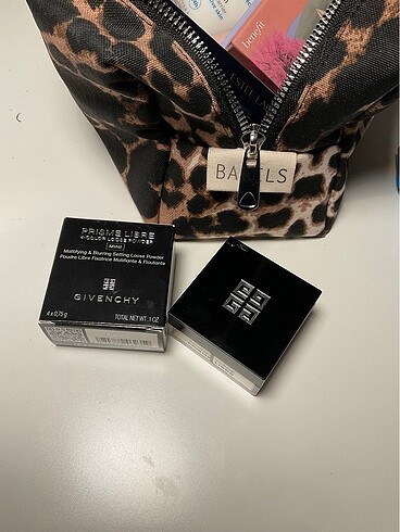 Beden Givenchy pudra