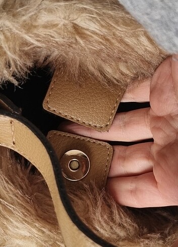 Sıfır sayılır açık kahverengi kürklü çanta  - Görsel 5