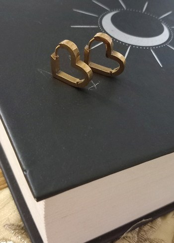 çelik Altın Renkli Kalp Şeklinde Küpeler - Görsel 4