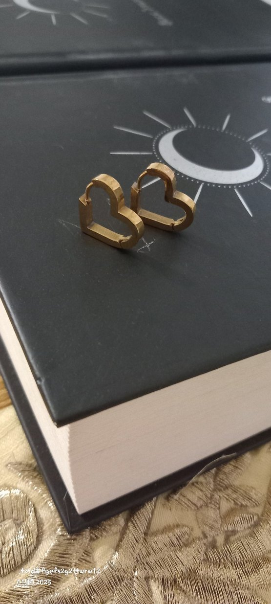 çelik Altın Renkli Kalp Şeklinde Küpeler - Görsel 4