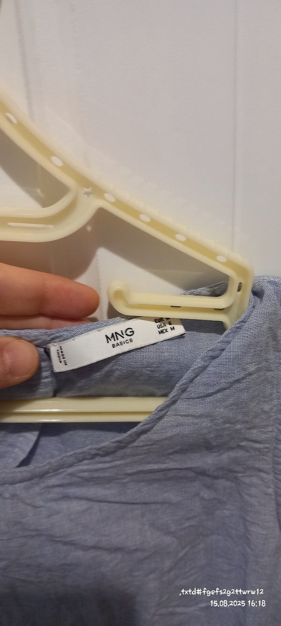 Gri V Yakalı Dantel Detaylı Kolsuz Bluz - Görsel 2