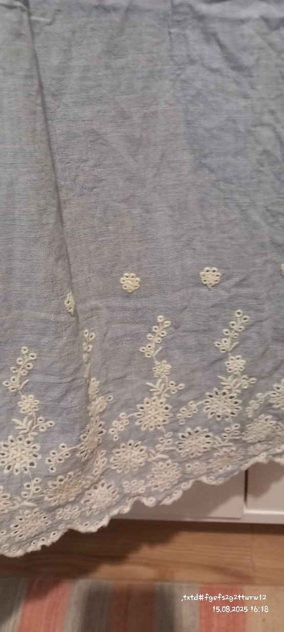 Gri V Yakalı Dantel Detaylı Kolsuz Bluz - Görsel 3