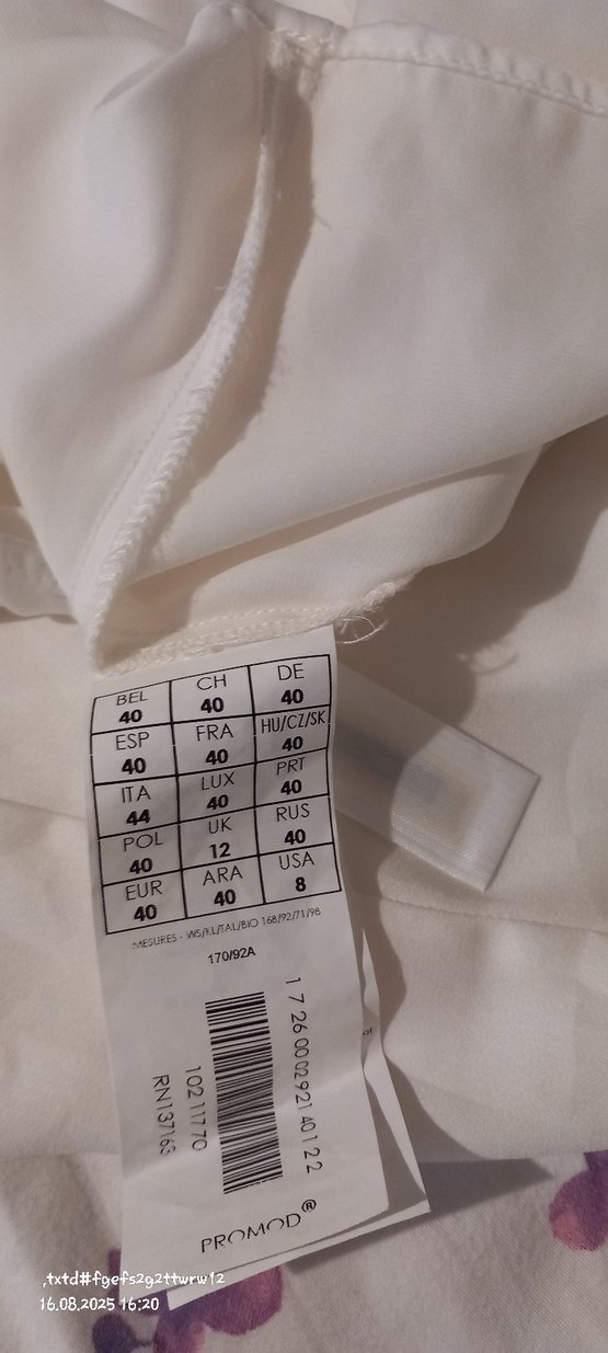 Beyaz V Yaka Kısa Kollu Fırfırlı Kadın Bluz - Görsel 4