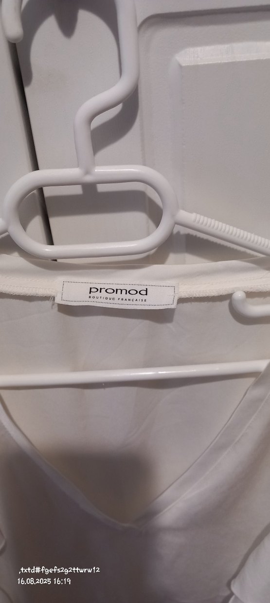 Beyaz V Yaka Kısa Kollu Fırfırlı Kadın Bluz - Görsel 2