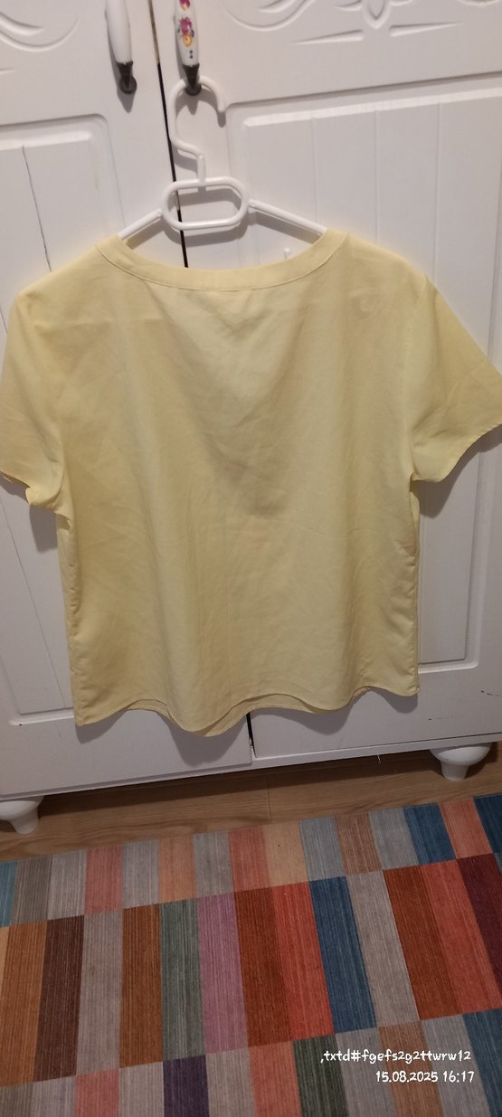 Sarı V Yaka Kısa Kollu Bluz - Görsel 3