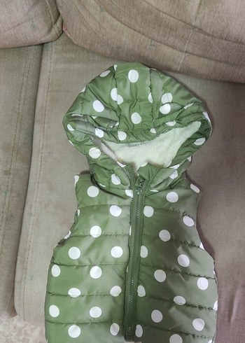 Kız Çocuk Yeşil Kapüşonlu Puantiyeli Yelek - Görsel 2