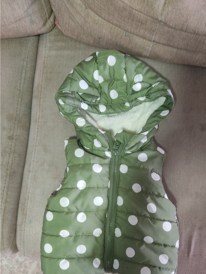 Kız Çocuk Yeşil Kapüşonlu Puantiyeli Yelek - Görsel 2