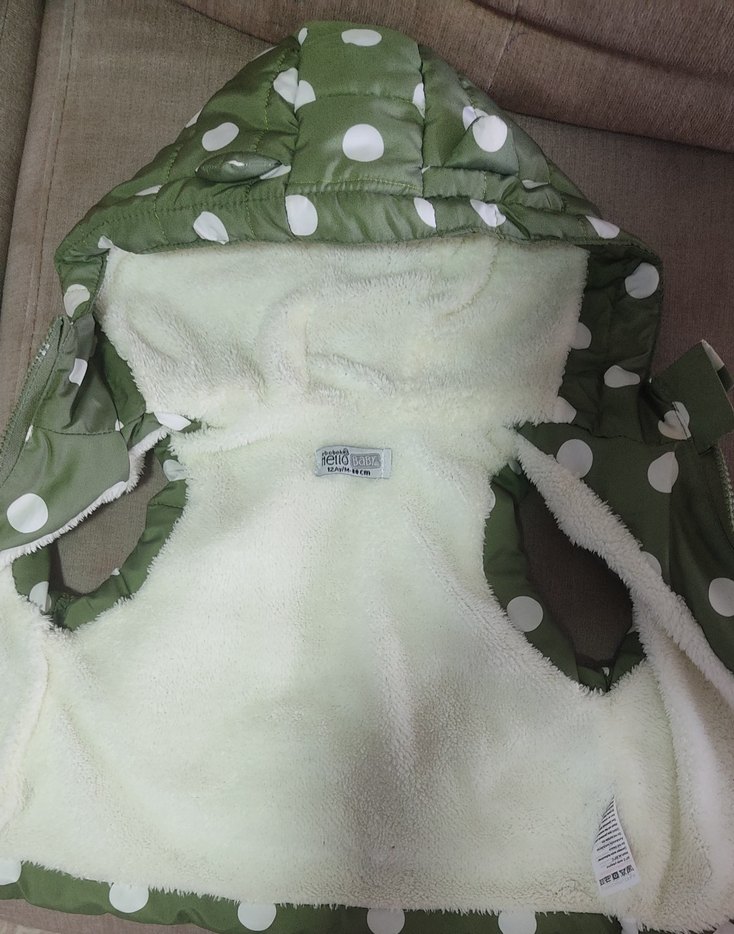 Kız Çocuk Yeşil Kapüşonlu Puantiyeli Yelek - Görsel 3