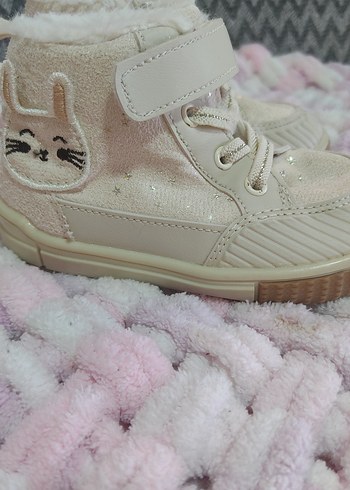 LC Waikiki Beyaz Peluş bot - Görsel 3