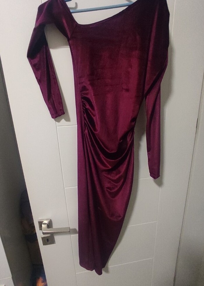 Kırmızı kadife elbise - Görsel 2